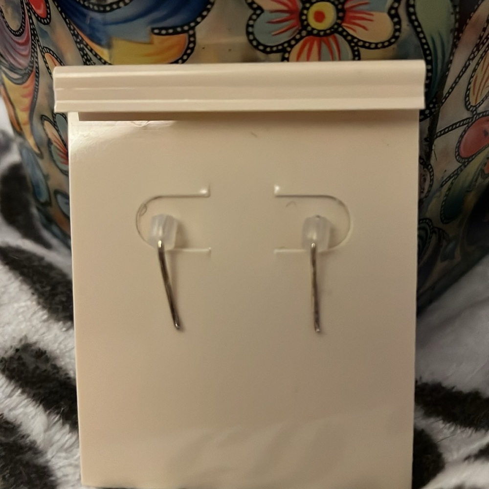 Sterling Silver Earrings Very Pretty 🩶🩶 - Picture 2 of 3